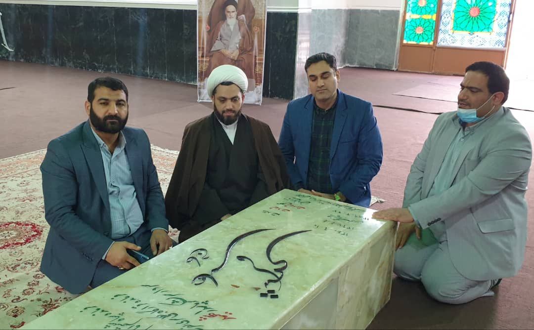 کانون هاي مساجد خوزستان با غبارروبي مزار مطهر شهداء به استقبال دهه فجر رفتند