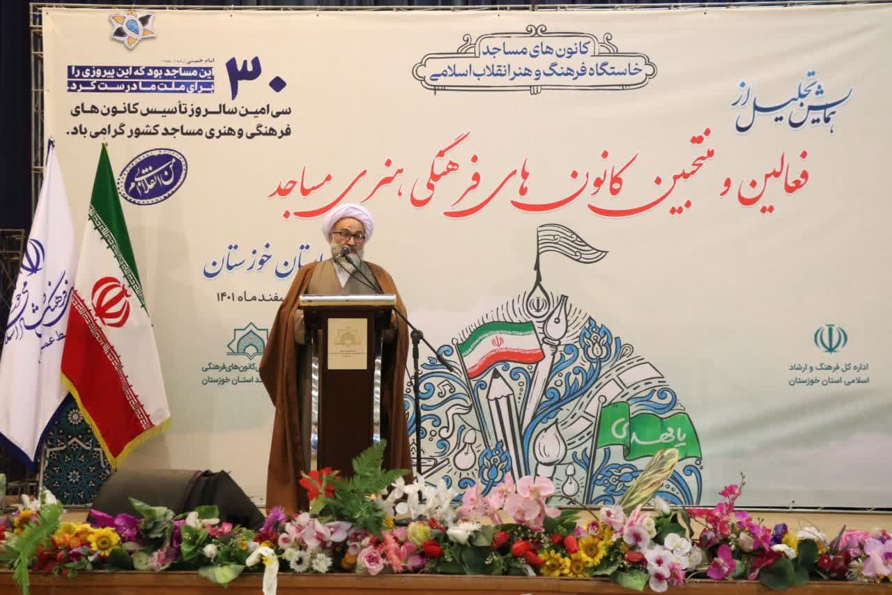 ضرورت تلاش بيشتر براي توسعه فعاليت کانونهاي مساجد/مقاومت اصلي با دشمن امروز در ميدان جوانان و نوجوانان است