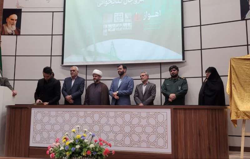 پنج نفر از مروجان کتابخواني کانون‌هاي مساجد خوزستان تجليل شدند
